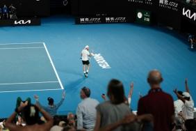 kontrol-etme-ve-duzeltme-savasinin-icinde-tenis-KxbKeG12.jpg