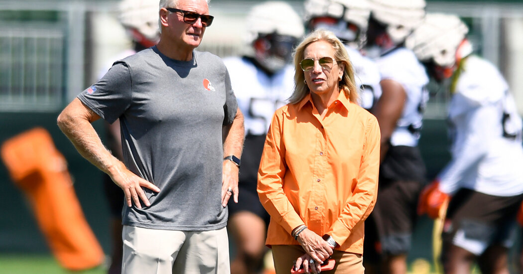 cleveland-browns-sahipleri-nbain-bucksindan-hisse-almayi-kabul-etti-gQ2CseBp.jpg