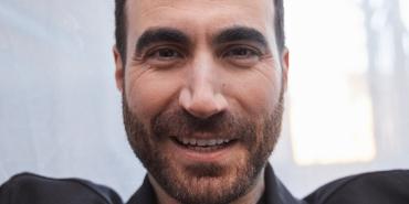 brett-goldstein-kementten-sonra-hayatla-yuzlesiyor-H2pPDrjv.jpg