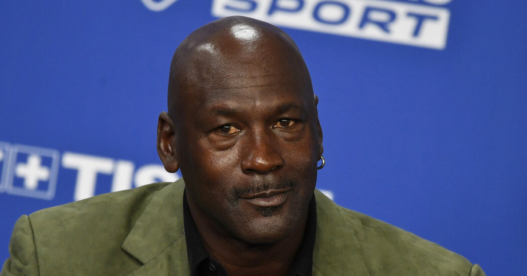michael-jordan-charlotte-hornetsteki-cogunluk-hissesini-satacak-etI88eiY.jpg