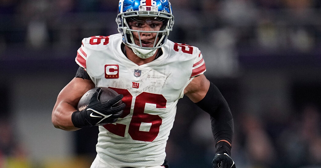 saquon-barkley-ve-giants-uzun-vadeli-anlasmasi-yapamiyor-3a4NOfCk.jpg