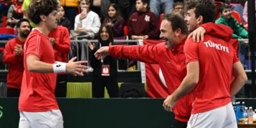 a-ulusal-erkek-tenis-ekibi-davis-cup-dunya-kumesi-1e-yukseldi-hLnBbSaC.jpg