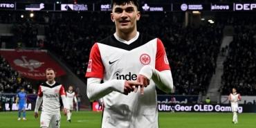 can-uzunun-gol-attigi-macta-frankfurt-3-golle-galip-ddrMZVk6.jpg
