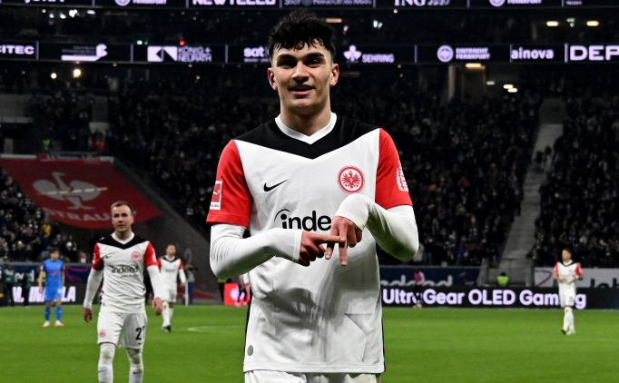 can-uzunun-gol-attigi-macta-frankfurt-3-golle-galip-ddrMZVk6.jpg
