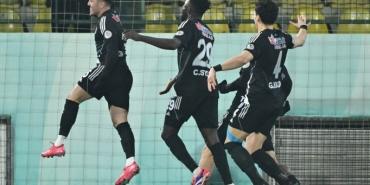 erzurumspor-esenler-deplasmaninda-fisi-erken-cekti-yu4zdvjK.jpg