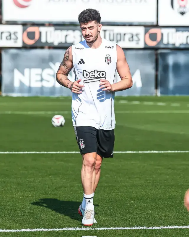 Beşiktaş'ta bir ayrılık daha, genç futbolcunun sözleşmesi feshedildi